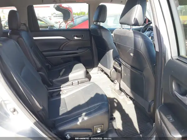 5TDJZRFH9JS810947 2018 TOYOTA HIGHLANDER - Image 8