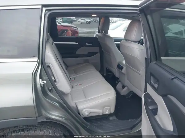 5TDJZRFH9JS811094 2018 TOYOTA HIGHLANDER - Image 8