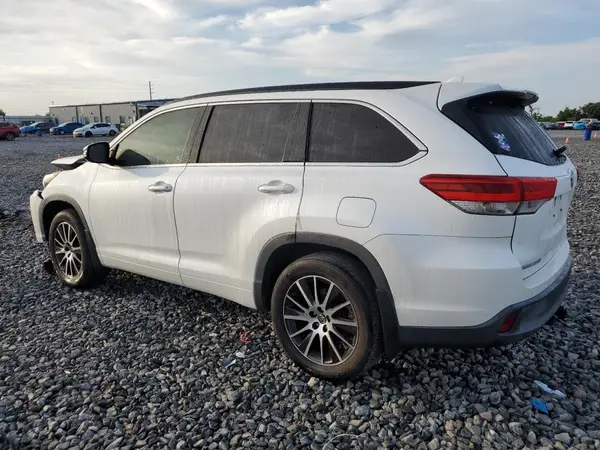 5TDJZRFH9JS823259 2018 TOYOTA HIGHLANDER - Image 2