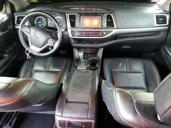 5TDJZRFH9JS823259 2018 TOYOTA HIGHLANDER - Image 8