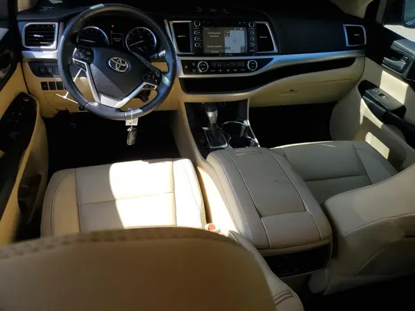 5TDJZRFH9JS825464 2018 TOYOTA HIGHLANDER - Image 8