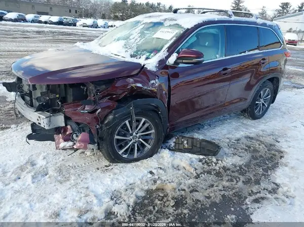 5TDJZRFH9JS834035 2018 TOYOTA HIGHLANDER - Image 2