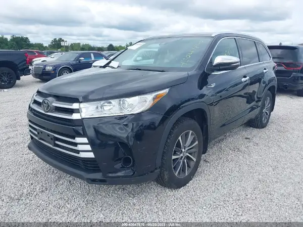 5TDJZRFH9JS834228 2018 TOYOTA HIGHLANDER - Image 2