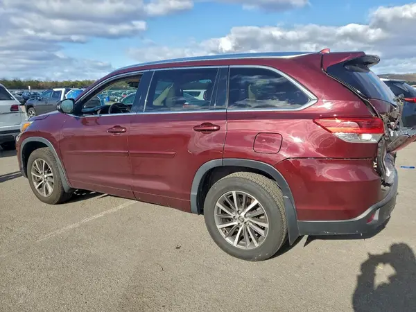 5TDJZRFH9JS834469 2018 TOYOTA HIGHLANDER - Image 2