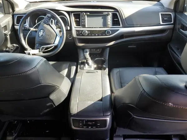 5TDJZRFH9JS837498 2018 TOYOTA HIGHLANDER - Image 8