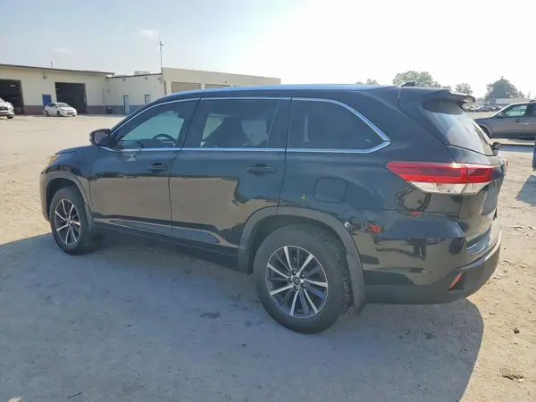 5TDJZRFH9JS838134 2018 TOYOTA HIGHLANDER - Image 2