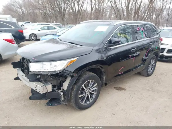5TDJZRFH9JS843737 2018 TOYOTA HIGHLANDER - Image 2