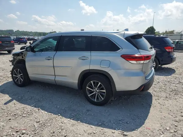 5TDJZRFH9JS846752 2018 TOYOTA HIGHLANDER - Image 2