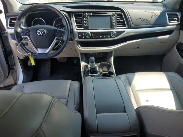 5TDJZRFH9JS846752 2018 TOYOTA HIGHLANDER - Image 8