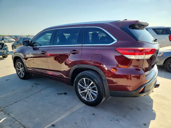 5TDJZRFH9JS847559 2018 TOYOTA HIGHLANDER - Image 2
