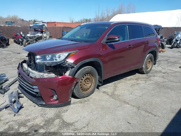 5TDJZRFH9JS850798 2018 TOYOTA HIGHLANDER - Image 2