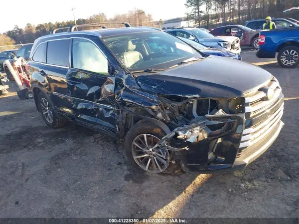 5TDJZRFH9JS856035 2018 TOYOTA HIGHLANDER - Image 1