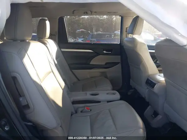 5TDJZRFH9JS856035 2018 TOYOTA HIGHLANDER - Image 8