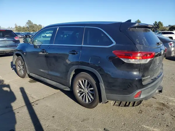 5TDJZRFH9JS858089 2018 TOYOTA HIGHLANDER - Image 2