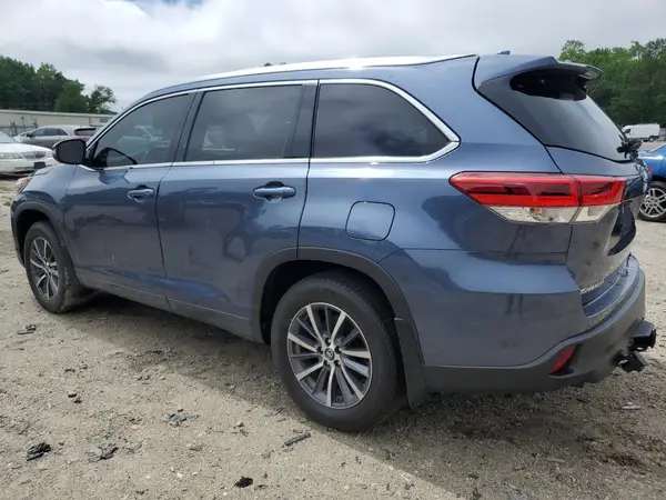 5TDJZRFH9JS858688 2018 TOYOTA HIGHLANDER - Image 2