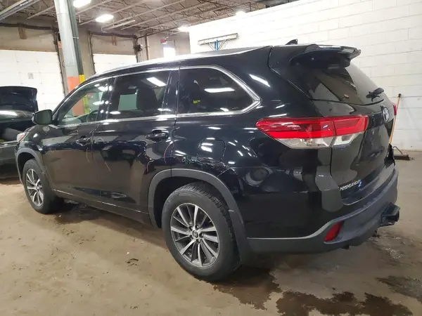 5TDJZRFH9JS859937 2018 TOYOTA HIGHLANDER - Image 2