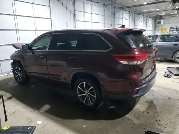 5TDJZRFH9JS860201 2018 TOYOTA HIGHLANDER - Image 2