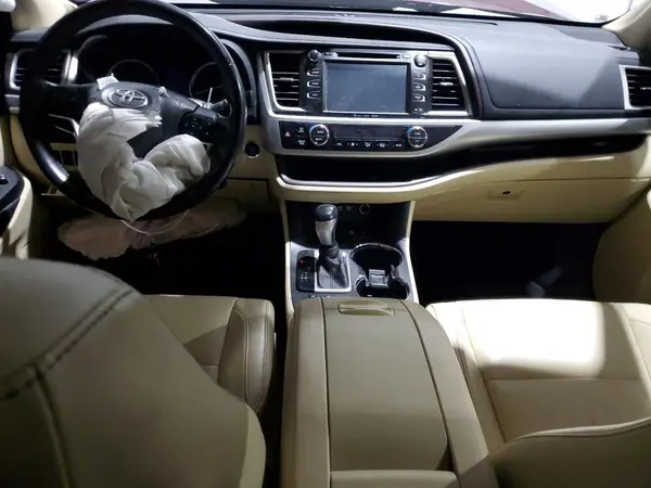 5TDJZRFH9JS860201 2018 TOYOTA HIGHLANDER - Image 8