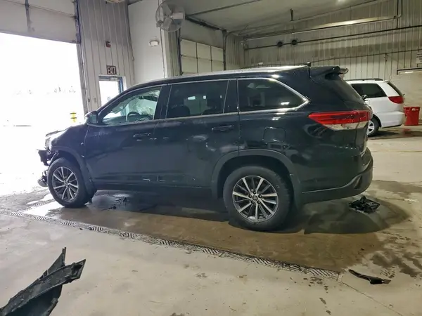 5TDJZRFH9JS860781 2018 TOYOTA HIGHLANDER - Image 2