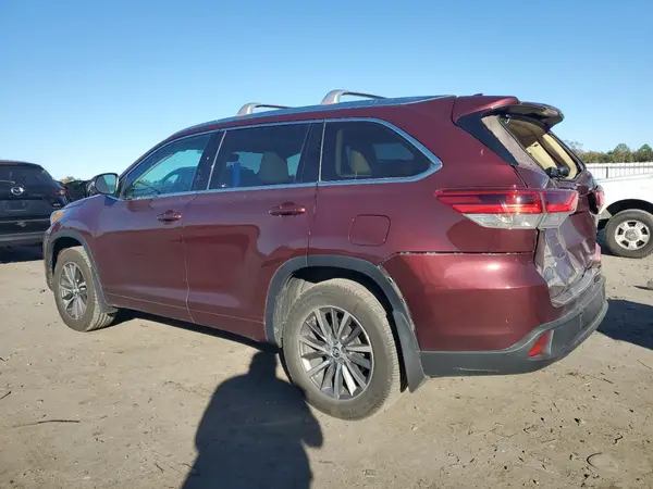 5TDJZRFH9JS864443 2018 TOYOTA HIGHLANDER - Image 2