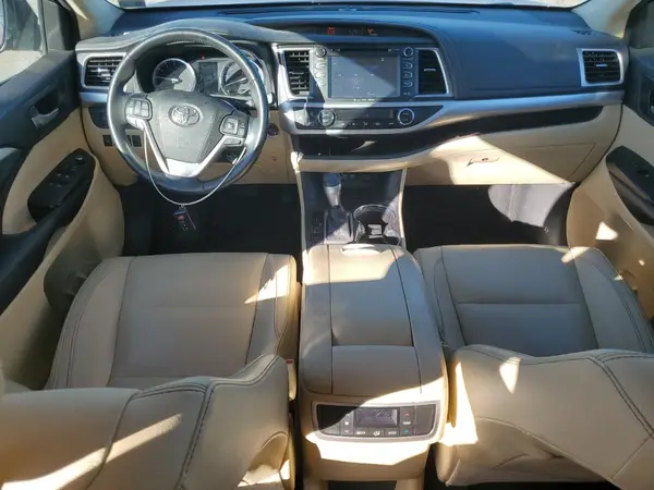 5TDJZRFH9JS864443 2018 TOYOTA HIGHLANDER - Image 8