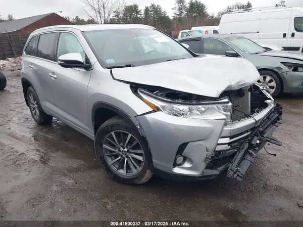 5TDJZRFH9JS865673 2018 TOYOTA HIGHLANDER - Image 1