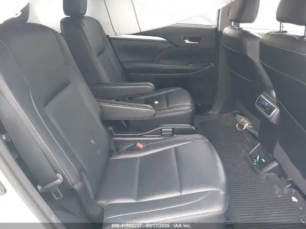 5TDJZRFH9JS865673 2018 TOYOTA HIGHLANDER - Image 8