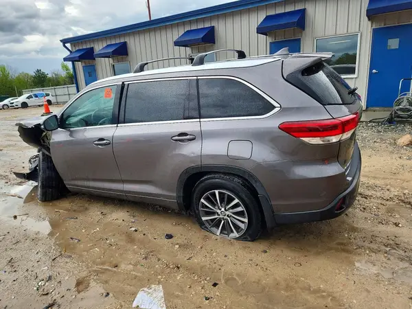 5TDJZRFH9JS865835 2018 TOYOTA HIGHLANDER - Image 2
