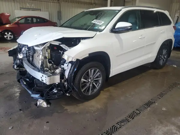 5TDJZRFH9JS867259 2018 TOYOTA HIGHLANDER - Image 1