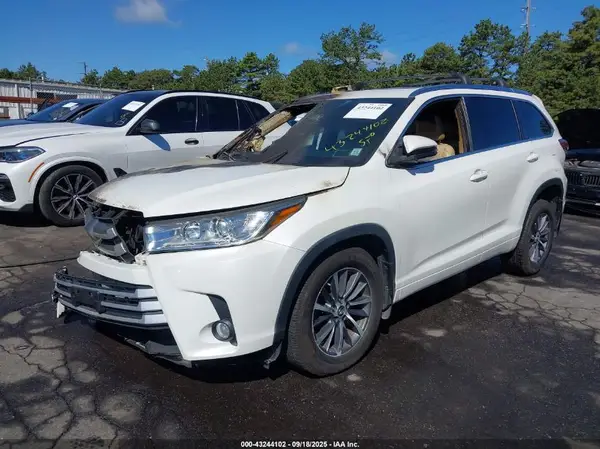 5TDJZRFH9JS868413 2018 TOYOTA HIGHLANDER - Image 2