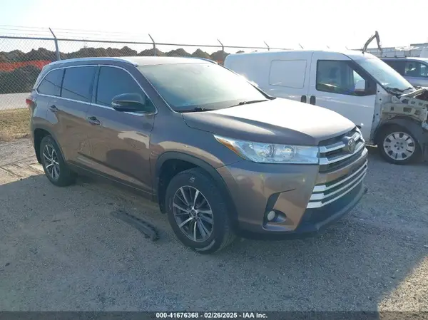 5TDJZRFH9JS870730 2018 TOYOTA HIGHLANDER - Image 1