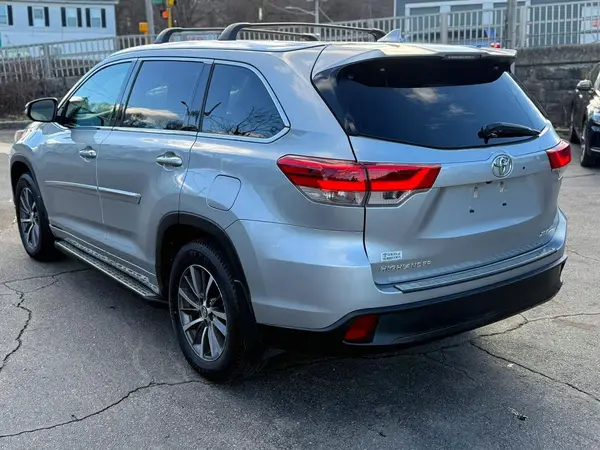 5TDJZRFH9JS883509 2018 TOYOTA HIGHLANDER - Image 2