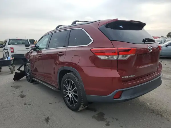 5TDJZRFH9JS883963 2018 TOYOTA HIGHLANDER - Image 2