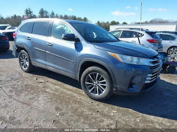 5TDJZRFH9JS885521 2018 TOYOTA HIGHLANDER - Image 1