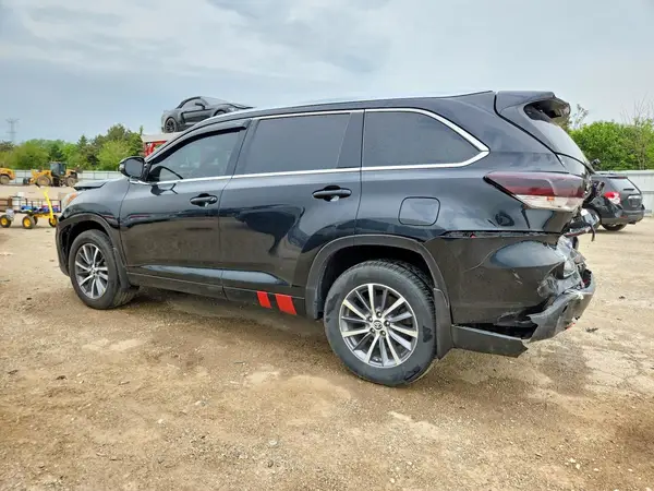 5TDJZRFH9JS887267 2018 TOYOTA HIGHLANDER - Image 2