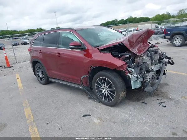 5TDJZRFH9JS887429 2018 TOYOTA HIGHLANDER - Image 1
