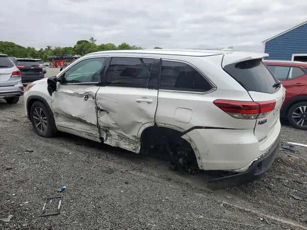 5TDJZRFH9JS888306 2018 TOYOTA HIGHLANDER - Image 2