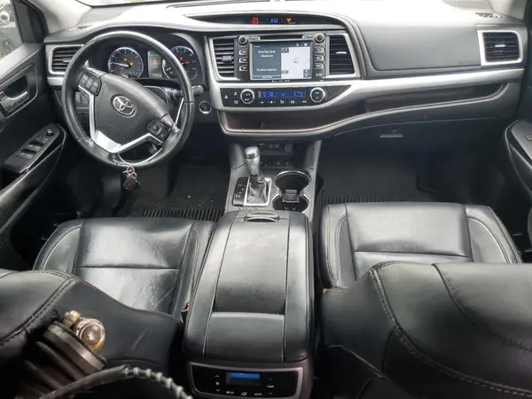 5TDJZRFH9JS888306 2018 TOYOTA HIGHLANDER - Image 8
