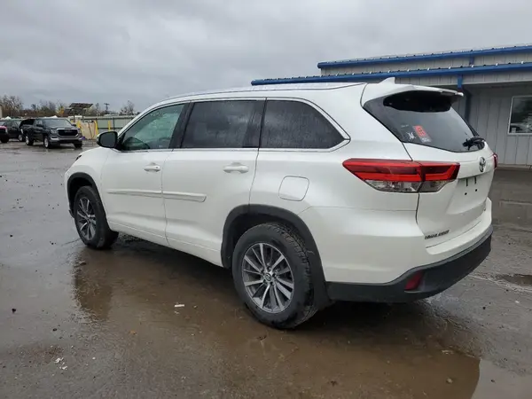 5TDJZRFH9JS895286 2018 TOYOTA HIGHLANDER - Image 2