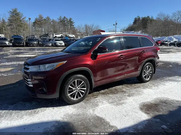 5TDJZRFH9JS897166 2018 TOYOTA HIGHLANDER - Image 2