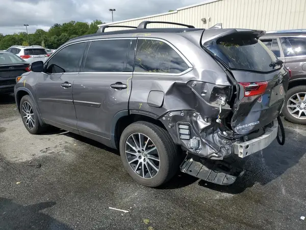 5TDJZRFH9JS902964 2018 TOYOTA HIGHLANDER - Image 2