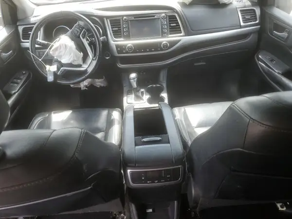 5TDJZRFH9JS915195 2018 TOYOTA HIGHLANDER - Image 8