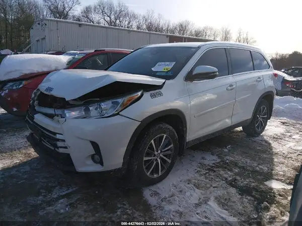 5TDJZRFH9KS562748 2019 TOYOTA HIGHLANDER - Image 2