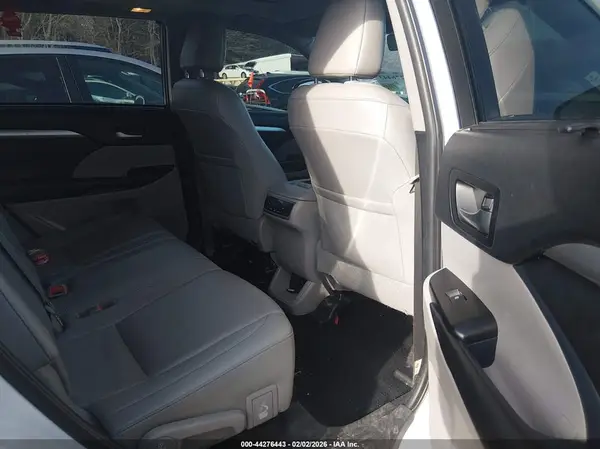 5TDJZRFH9KS562748 2019 TOYOTA HIGHLANDER - Image 8