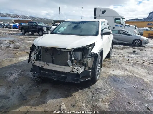 5TDJZRFH9KS564483 2019 TOYOTA HIGHLANDER - Image 2