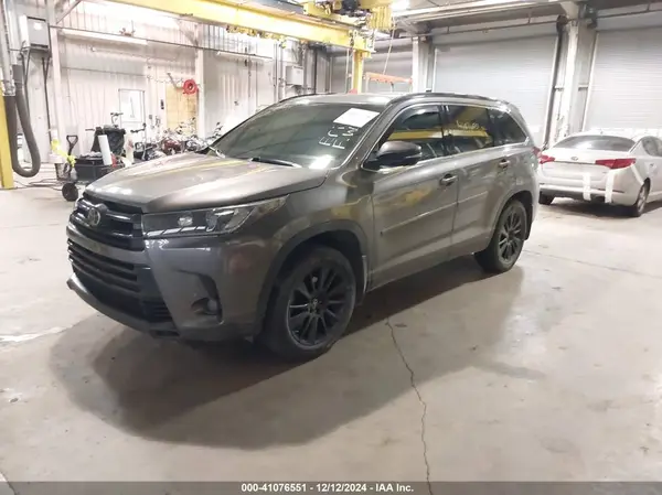 5TDJZRFH9KS566170 2019 TOYOTA HIGHLANDER - Image 2