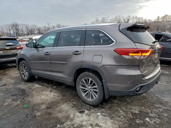 5TDJZRFH9KS570025 2019 TOYOTA HIGHLANDER - Image 2
