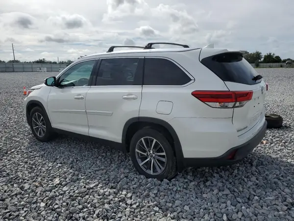 5TDJZRFH9KS570140 2019 TOYOTA HIGHLANDER - Image 2