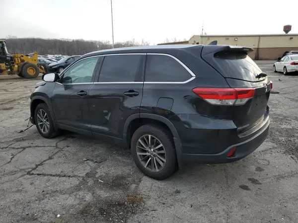 5TDJZRFH9KS570560 2019 TOYOTA HIGHLANDER - Image 2