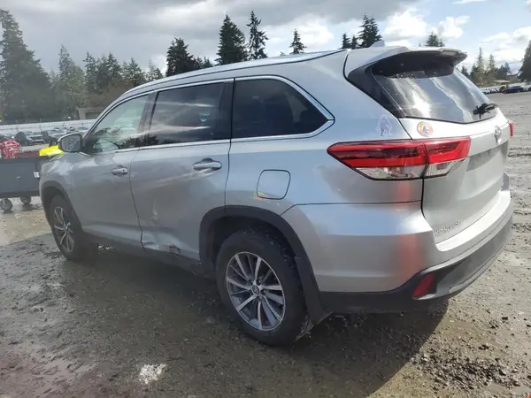 5TDJZRFH9KS571255 2019 TOYOTA HIGHLANDER - Image 2